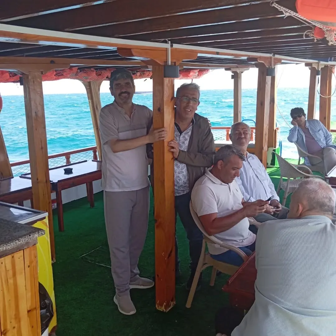 Kamp Etkinliği: Akdeniz'in Eşsiz Güzelliğinde Tekne Turu